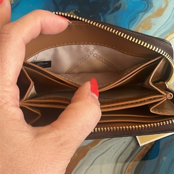 Brand New Michael Kors Brown Acorn Small Zip Around Card Case Holder Compact - Picture 10 of 15